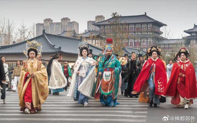 年的“全城剧本杀”如何重塑城市气质新葡京从应天门到路边摊一场穿越千(图1)