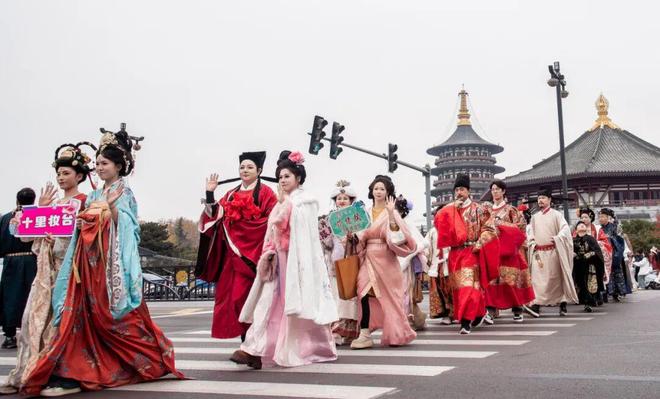 年的“全城剧本杀”如何重塑城市气质新葡京从应天门到路边摊一场穿越千(图4)